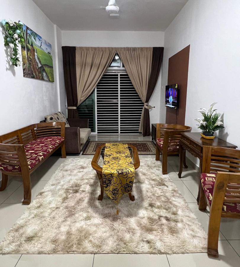 Ilsham Guest House @ Seroja Hills Bbst Sepang Extérieur photo