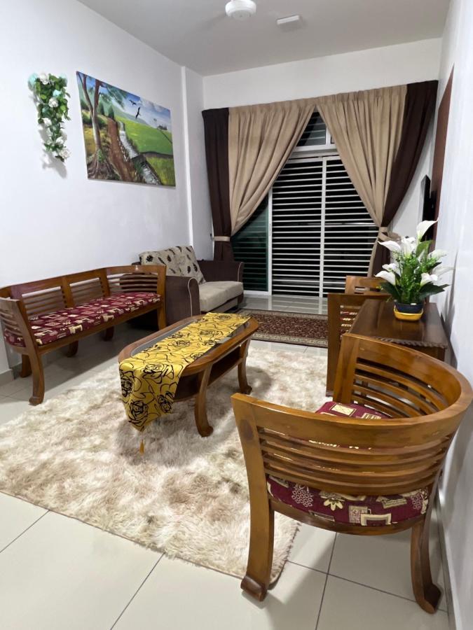Ilsham Guest House @ Seroja Hills Bbst Sepang Extérieur photo