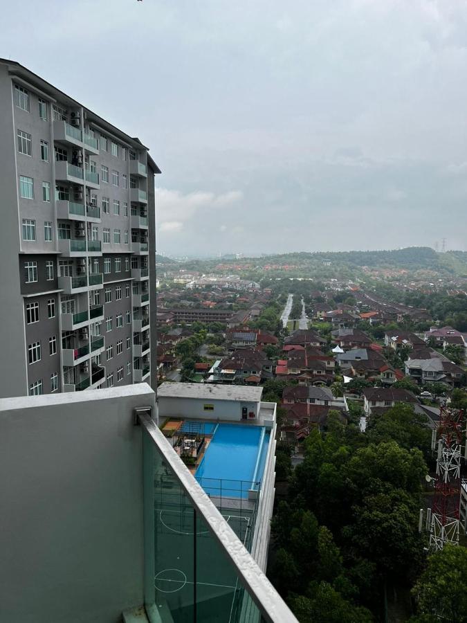Ilsham Guest House @ Seroja Hills Bbst Sepang Extérieur photo