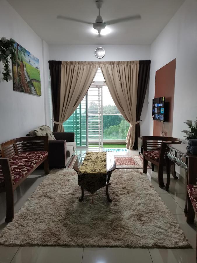 Ilsham Guest House @ Seroja Hills Bbst Sepang Extérieur photo